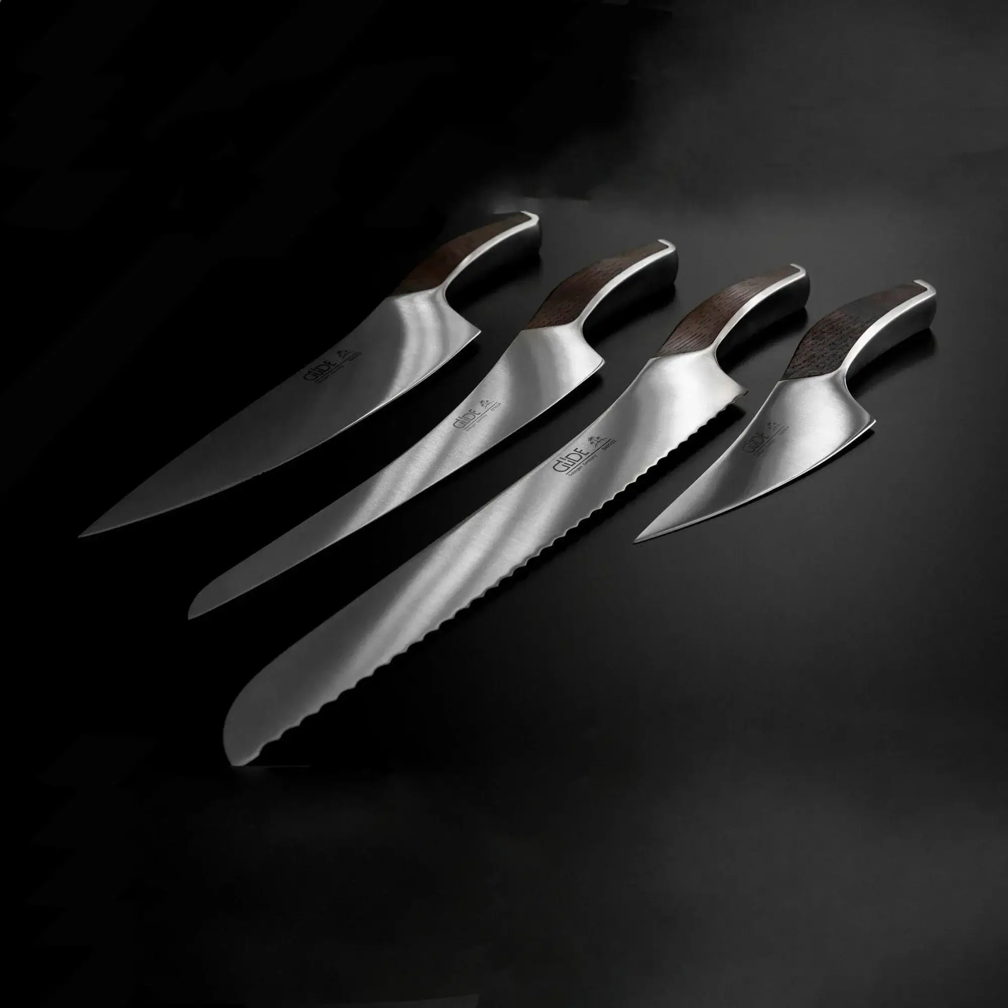 SYNCHROS | Set of 4 Knives with Oak-wood Knife holder