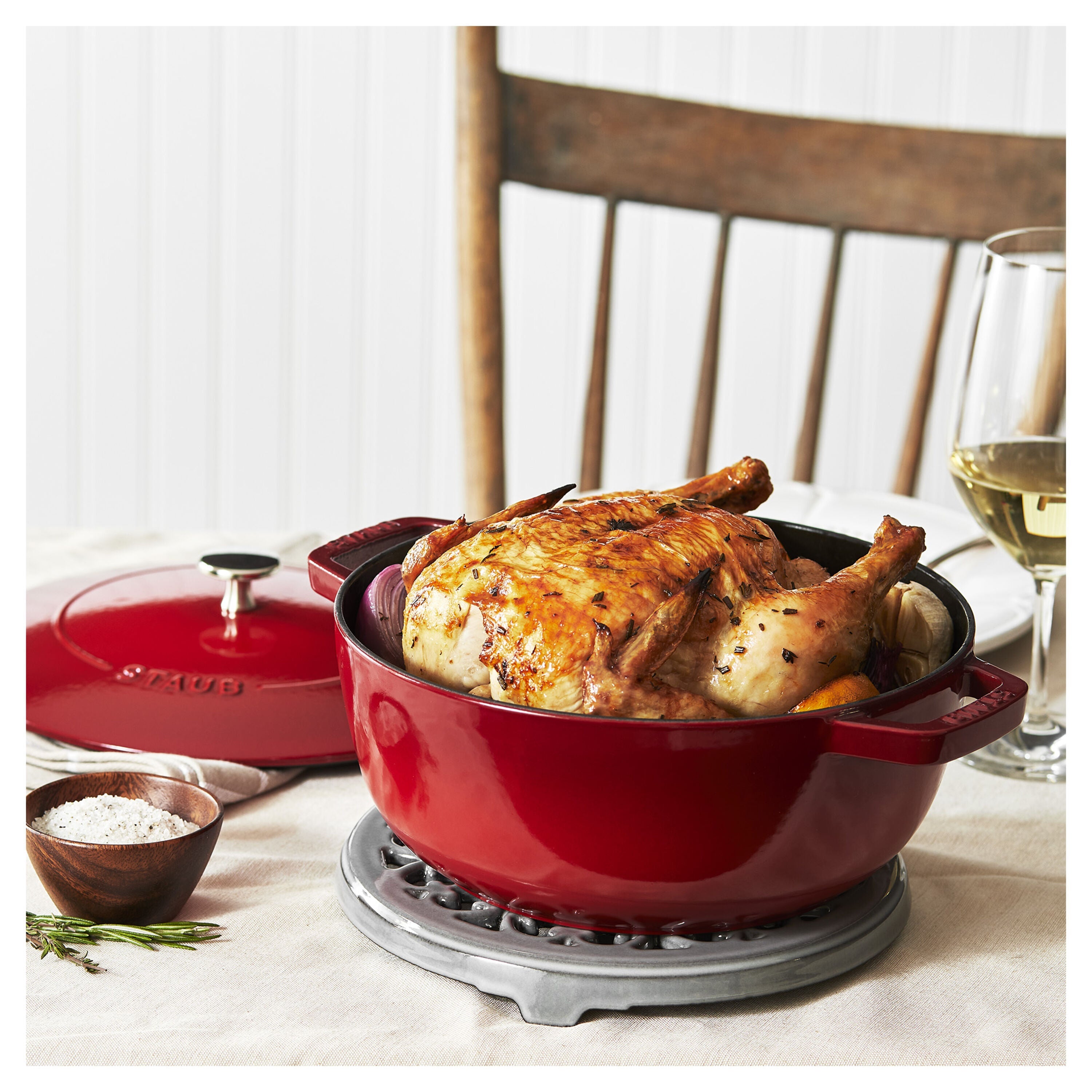 Staub La Cocotte 4.8 L Cast Iron Round French Oven, Cherry-2