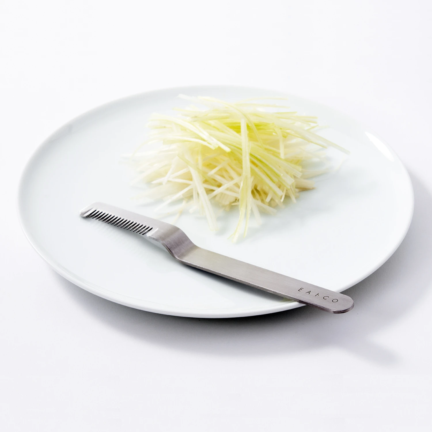 Eatoco Saku Leek Cutter – Japanese Stainless Steel Fibrous Vegetable Tool