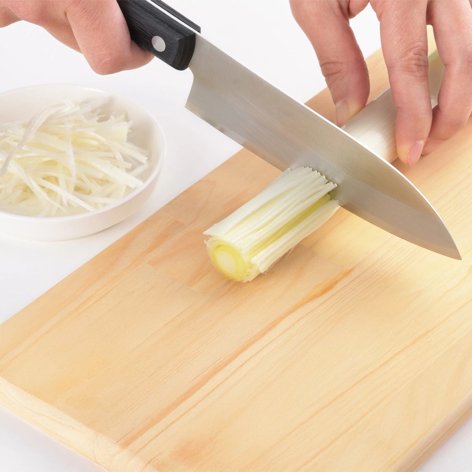 Eatoco Saku Leek Cutter – Japanese Stainless Steel Fibrous Vegetable Tool
