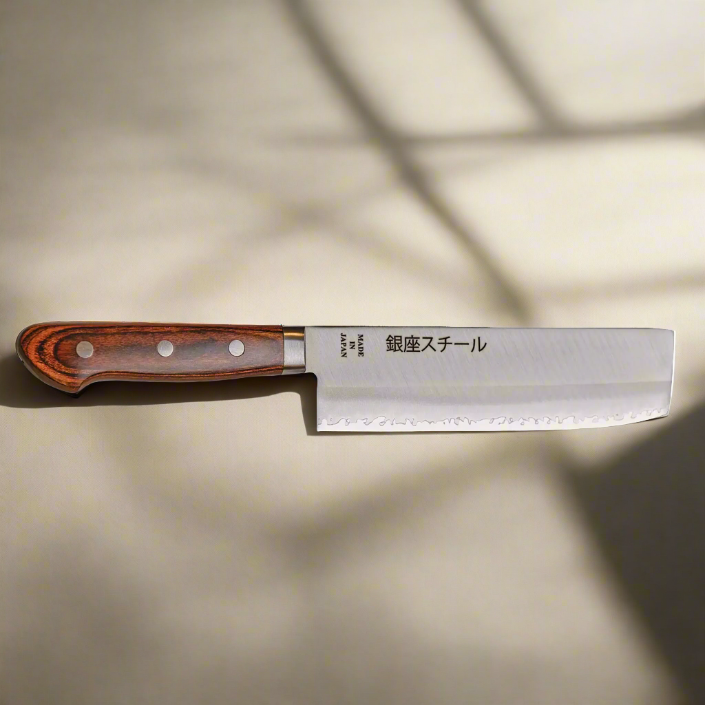 Mika 165 - Nakiri Usuba Lame de 165mm - Main droite
