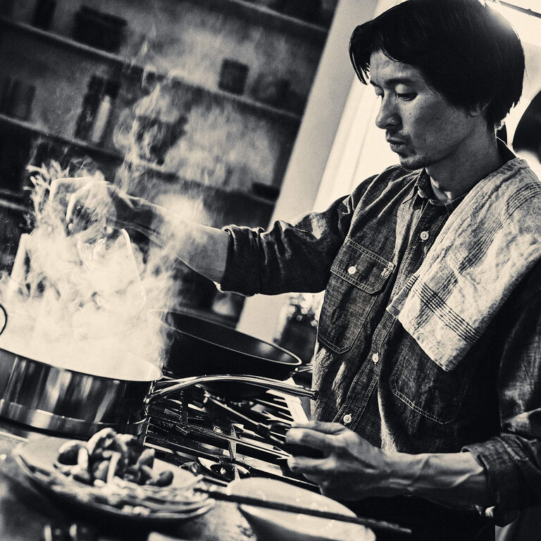 	Professional Demeyere cookware crafted in Belgium