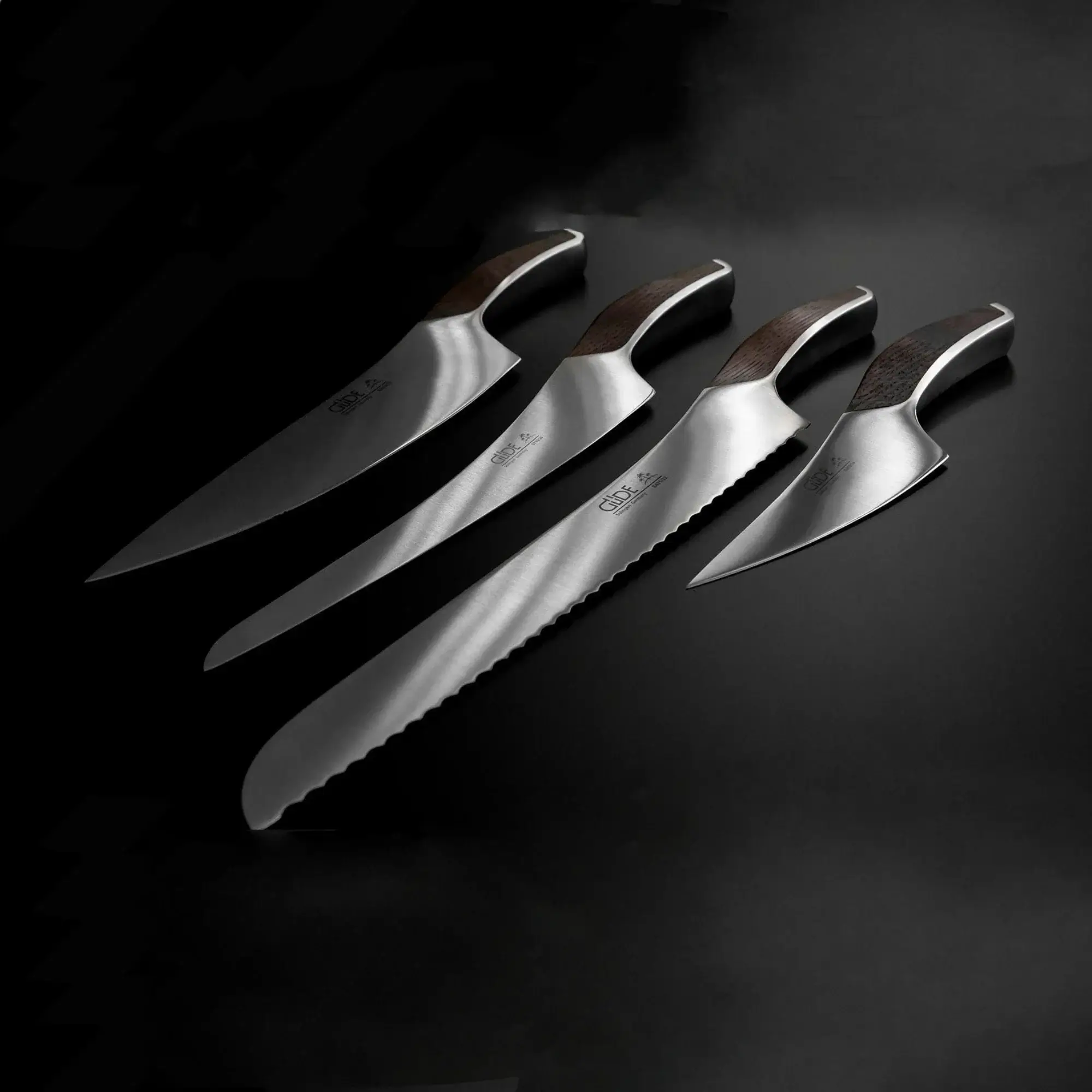 SYNCHROS |  Set of 4 Knives with Oak-wood Knife holder