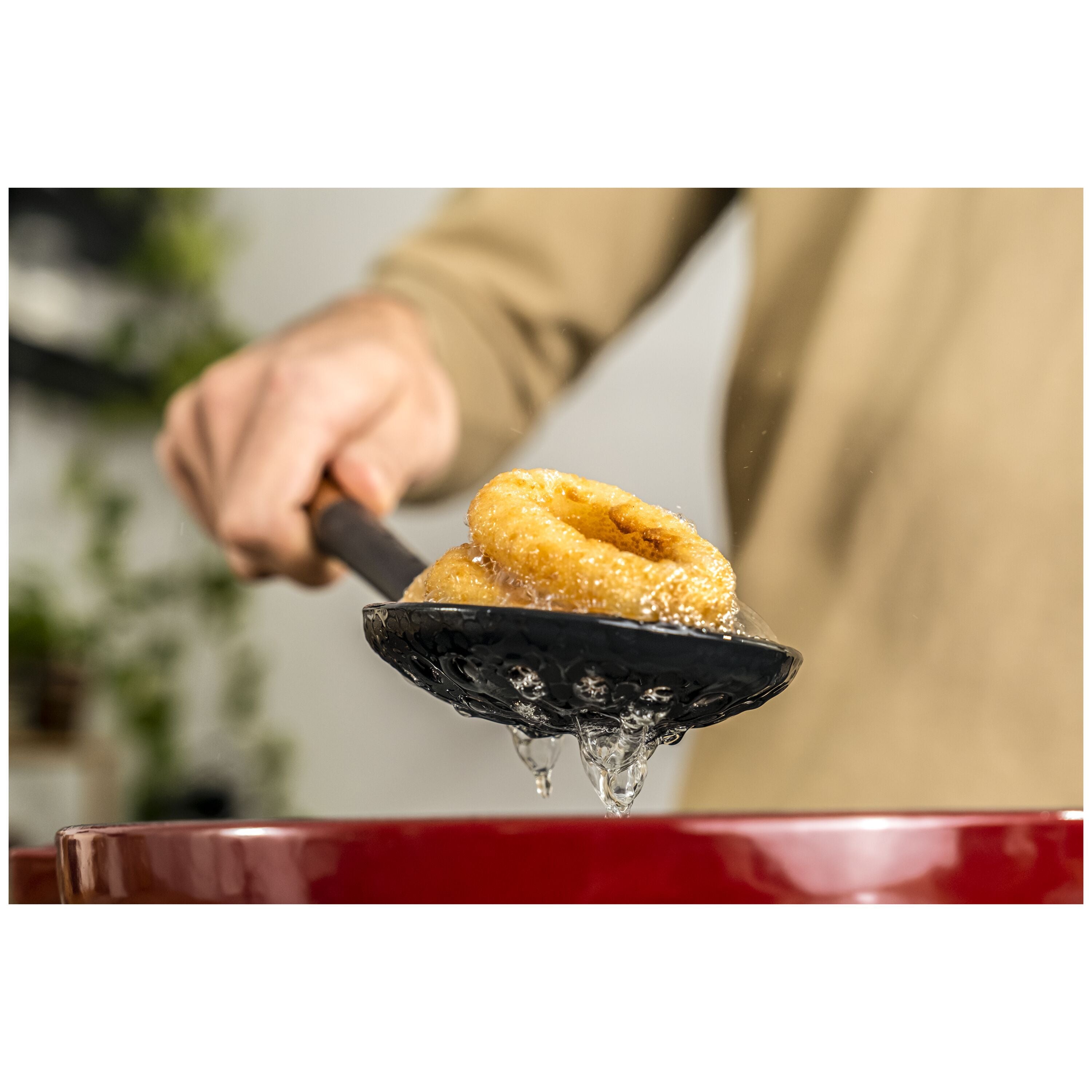 STAUB 31 cm Silicone Skimming Ladle, Black