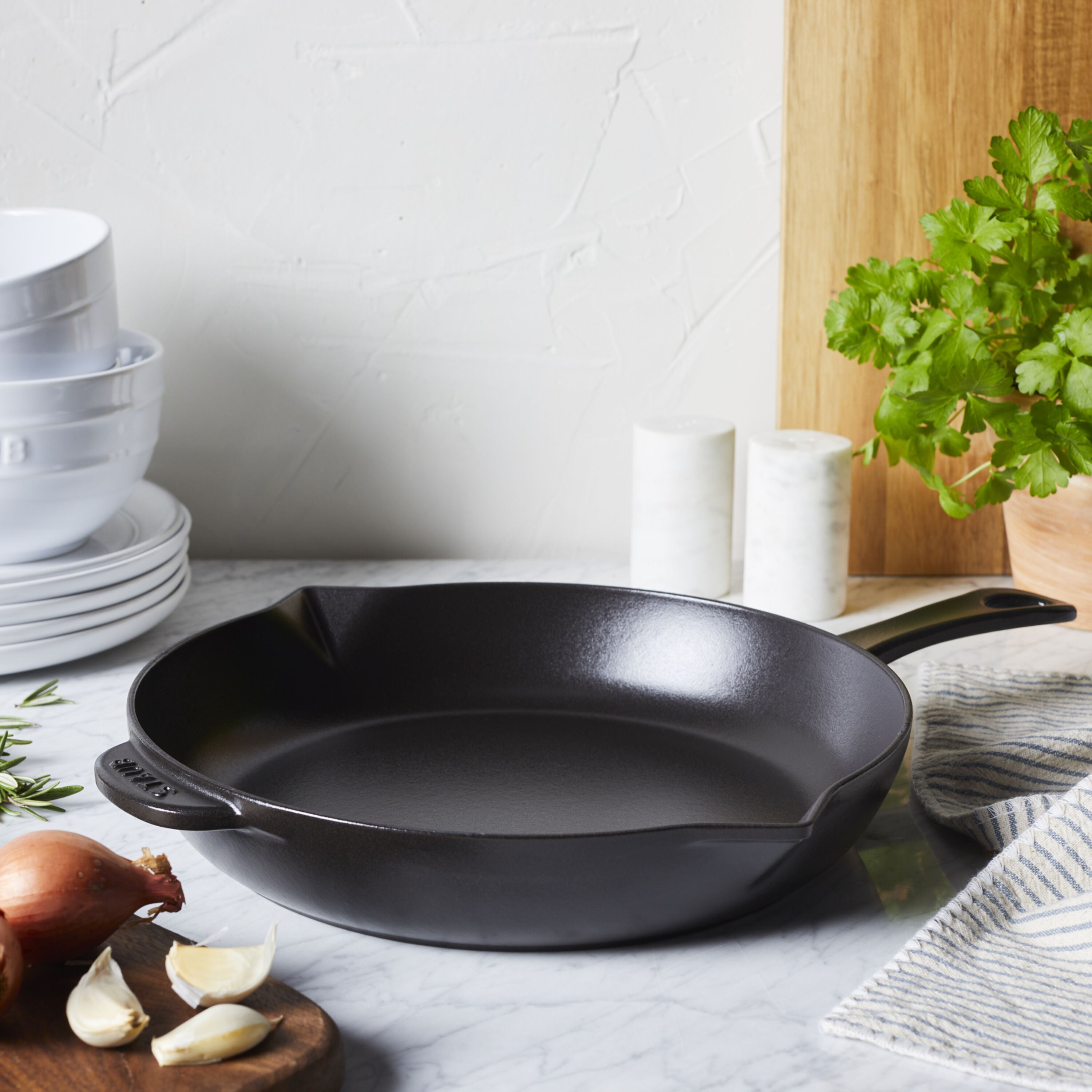 STAUB Pans 26 cm / 10 inch Cast Iron Frying Pan, Black-2