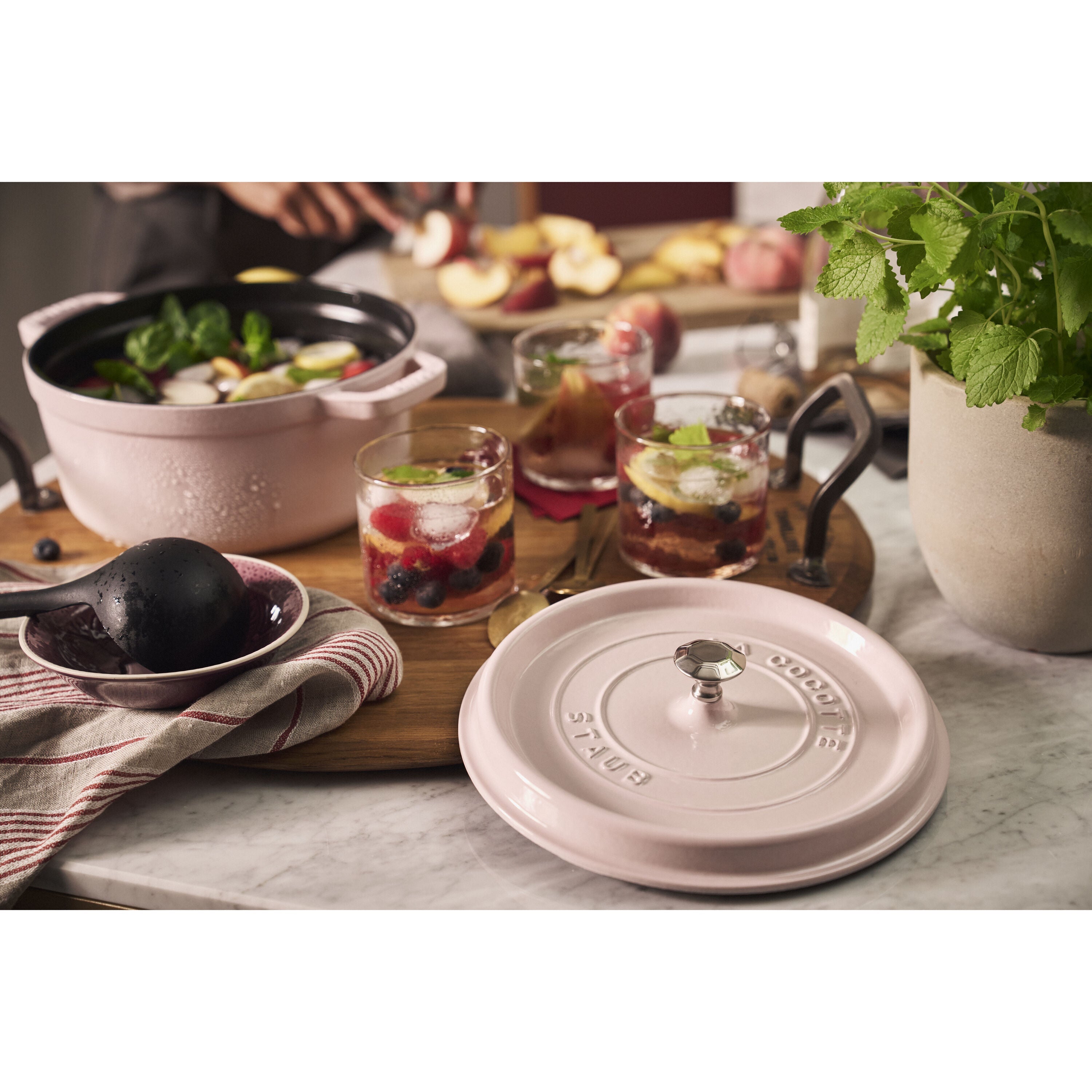 STAUB La Cocotte 3.7 L Cast Iron Round Cocotte, Sorbet Rose
