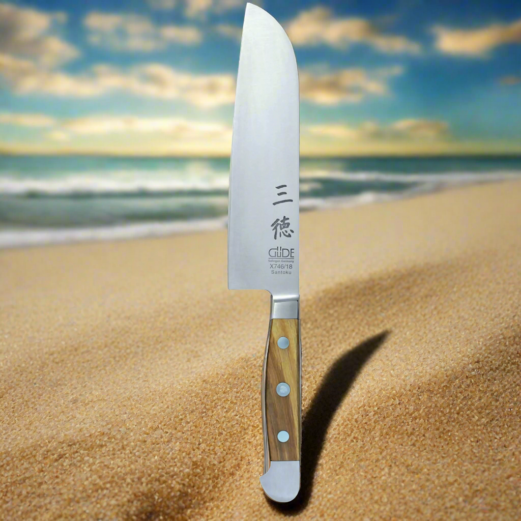 ALPHA OLIVE | Santoku Knife Smooth Blade 7 inch | Forged Steel / Olive wood handle