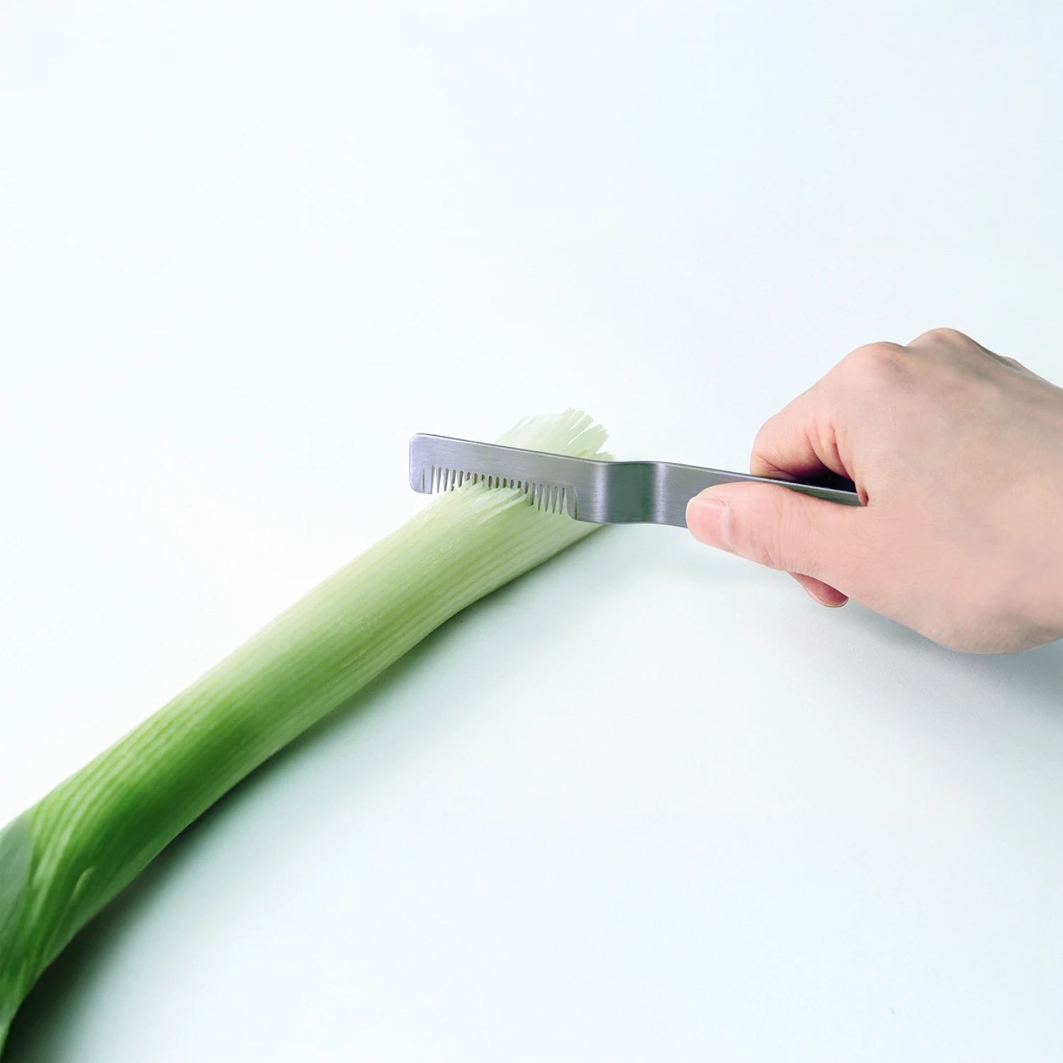 Eatoco Saku Leek Cutter – Japanese Stainless Steel Fibrous Vegetable Tool