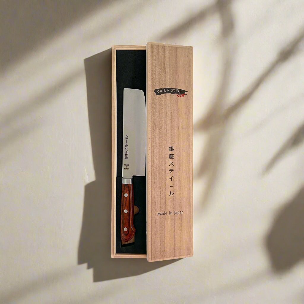 Mika 165 - Nakiri Usuba Lame de 165mm - Main droite